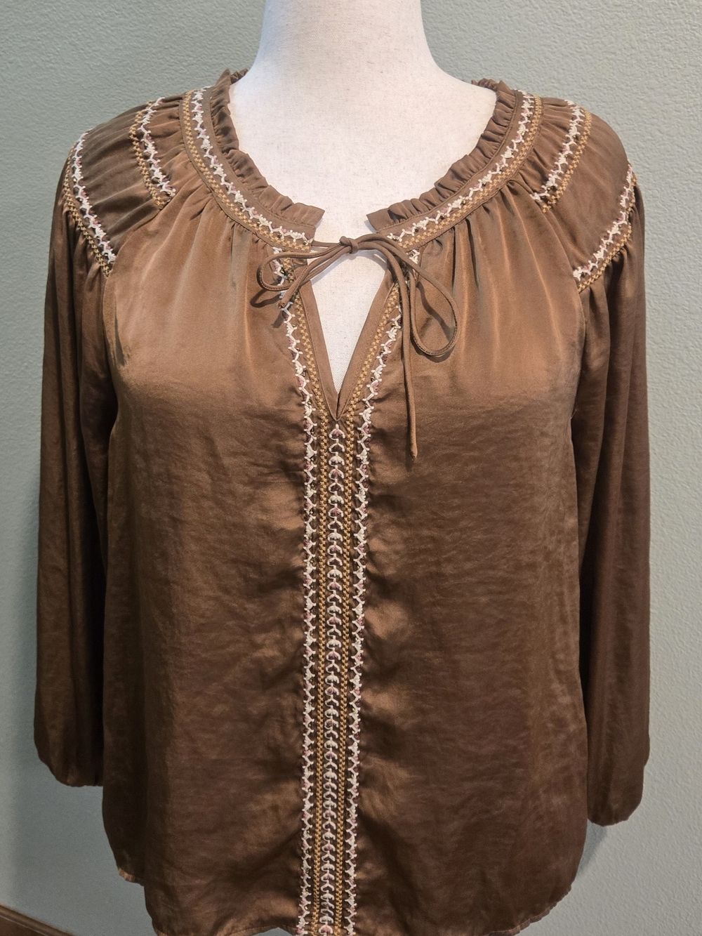 Lucky Brand L - Satin Tie-Neck Embroidered Peasant Top - Brown